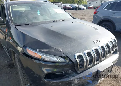 2015 Jeep Cherokee Latitude z USA, uszkodzony, nr VIN 1C4PJMCB7FW675124